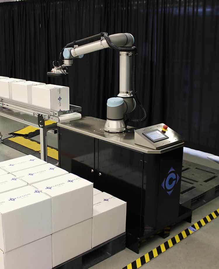 Palletizing robot with end of arm tooling