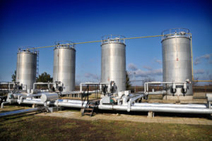 plant with optimized tanks and process equipment