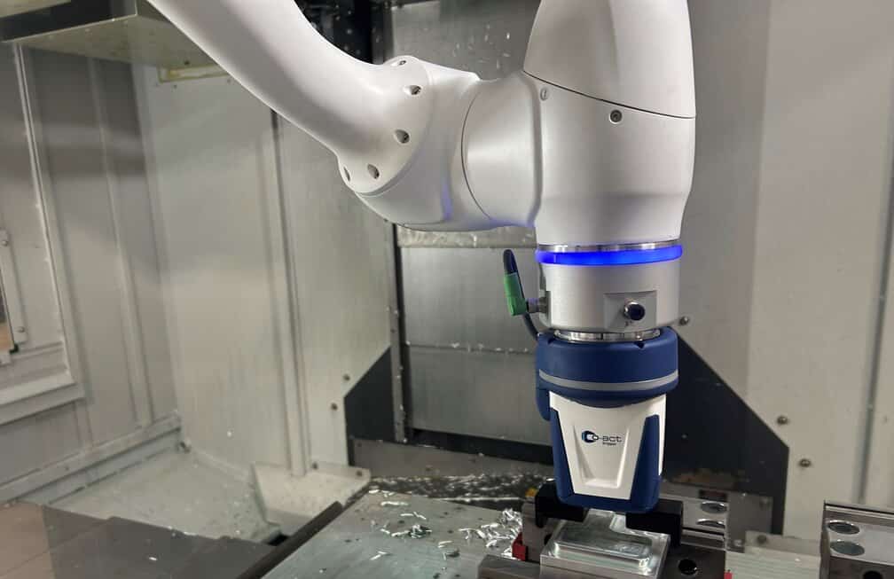 doosan robot performing machine tending functions