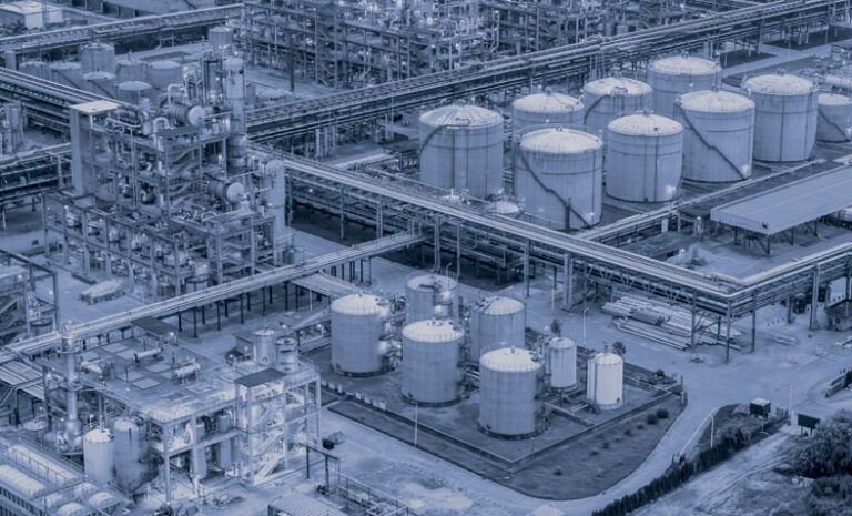 large process facility utilizing level measurement