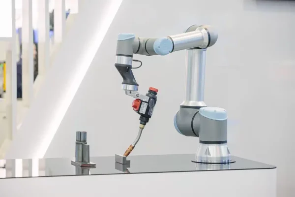 UR16e Collaborative Robot - Application - Joint Fabrication