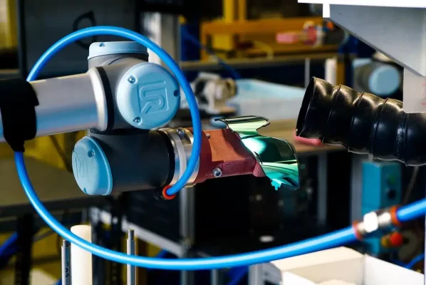 UR3e Collaborative Robot - Application - Glasses Production