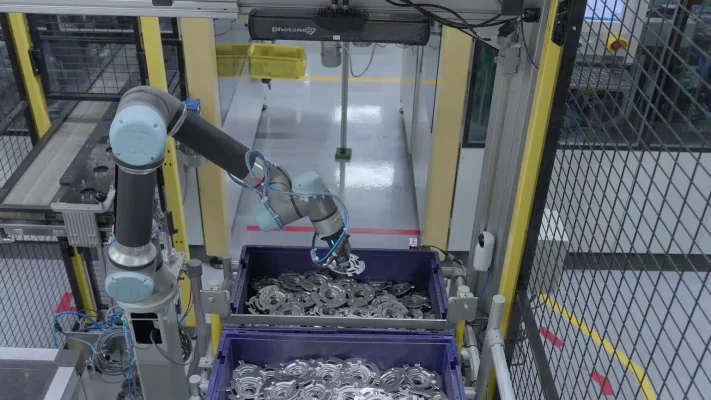 UR5e Collaborative Robot - Application - Production Floor